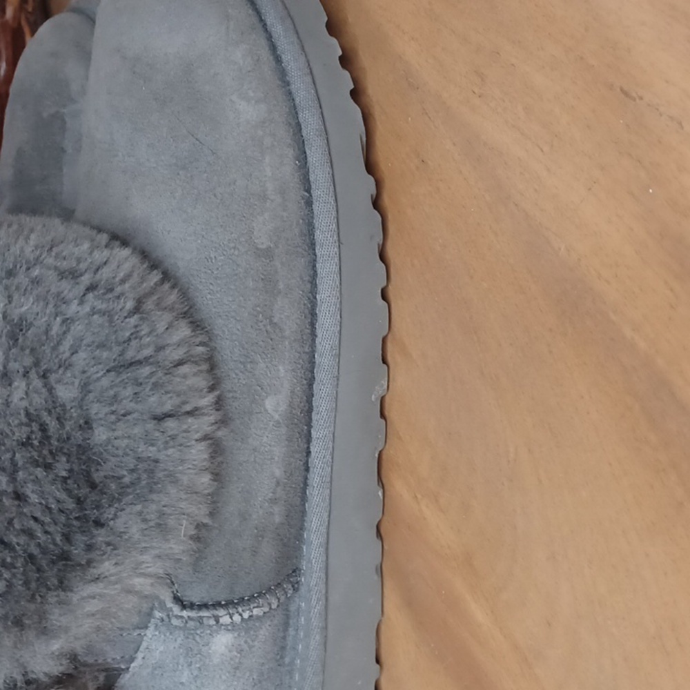 Uggs - Picture 6 of 8